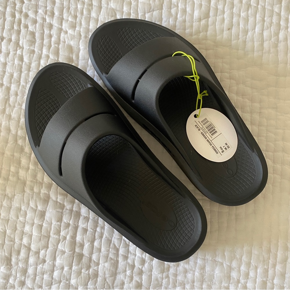 OOFOS Recovery Slippers